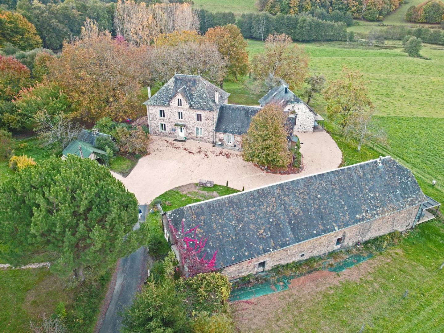 Domaine De La Clauzade Acomodação com café da manhã Saint-Germain-les-Vergnes Exterior foto