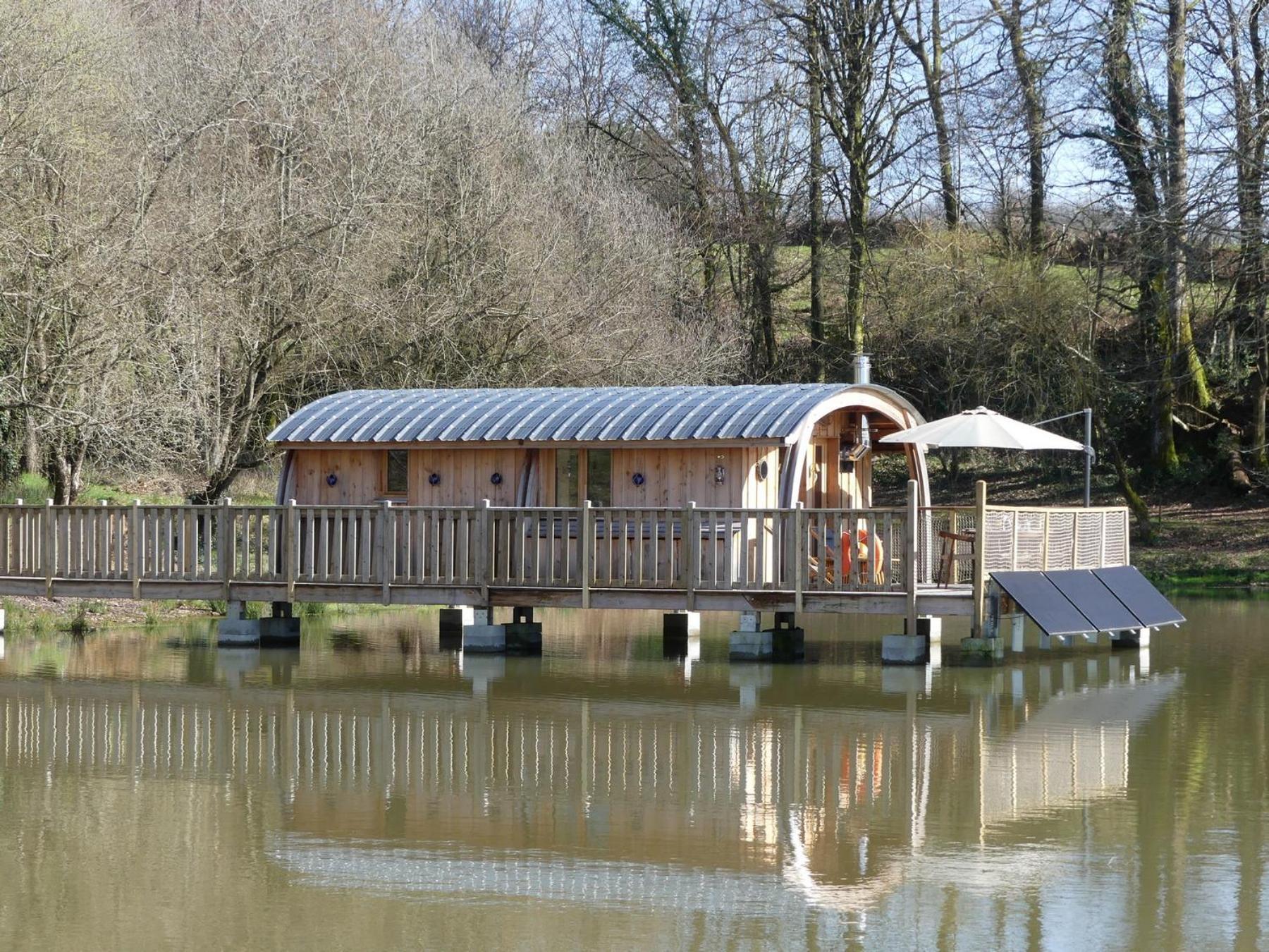 Domaine De La Clauzade Acomodação com café da manhã Saint-Germain-les-Vergnes Exterior foto