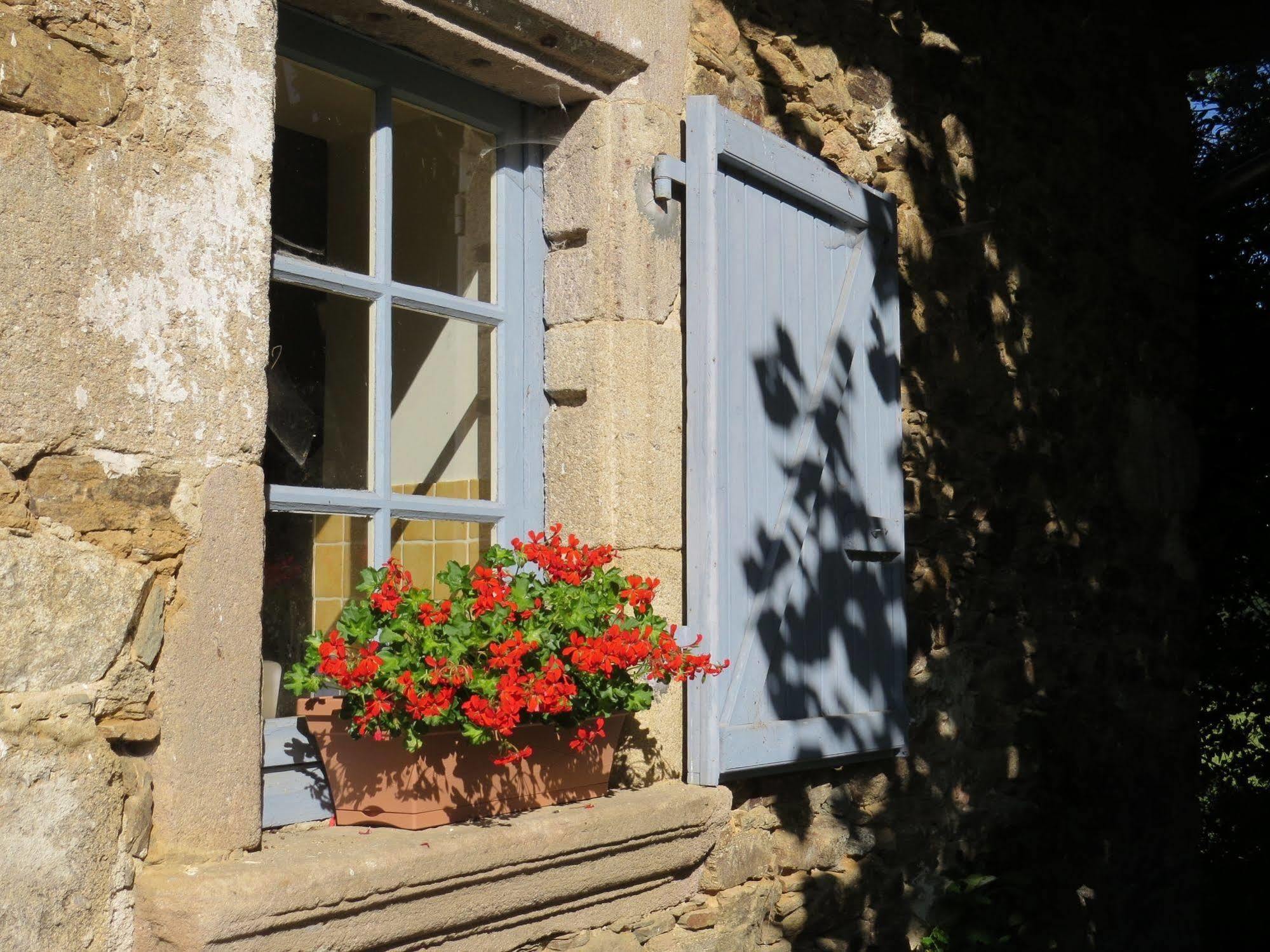 Domaine De La Clauzade Acomodação com café da manhã Saint-Germain-les-Vergnes Exterior foto